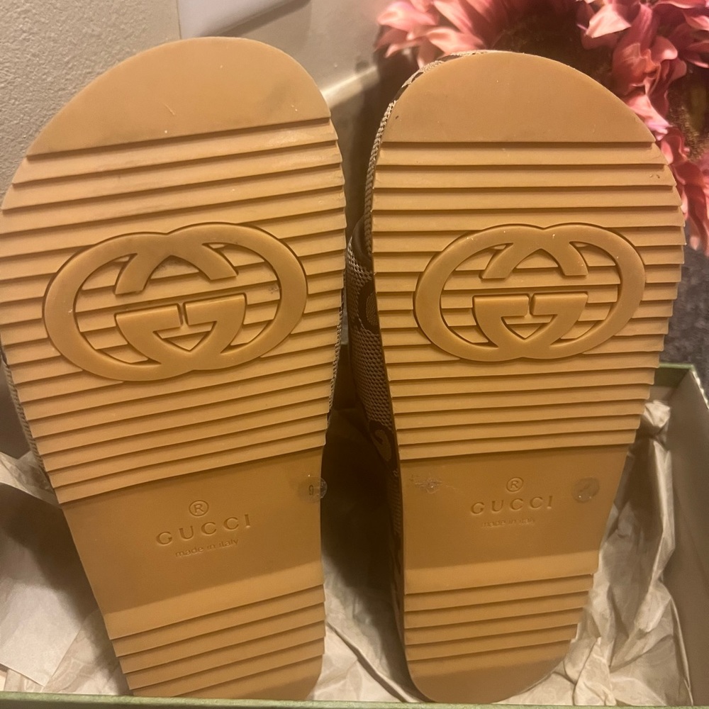 Gucci GG Canvas Slides – Size 9 - Picture 3 of 6